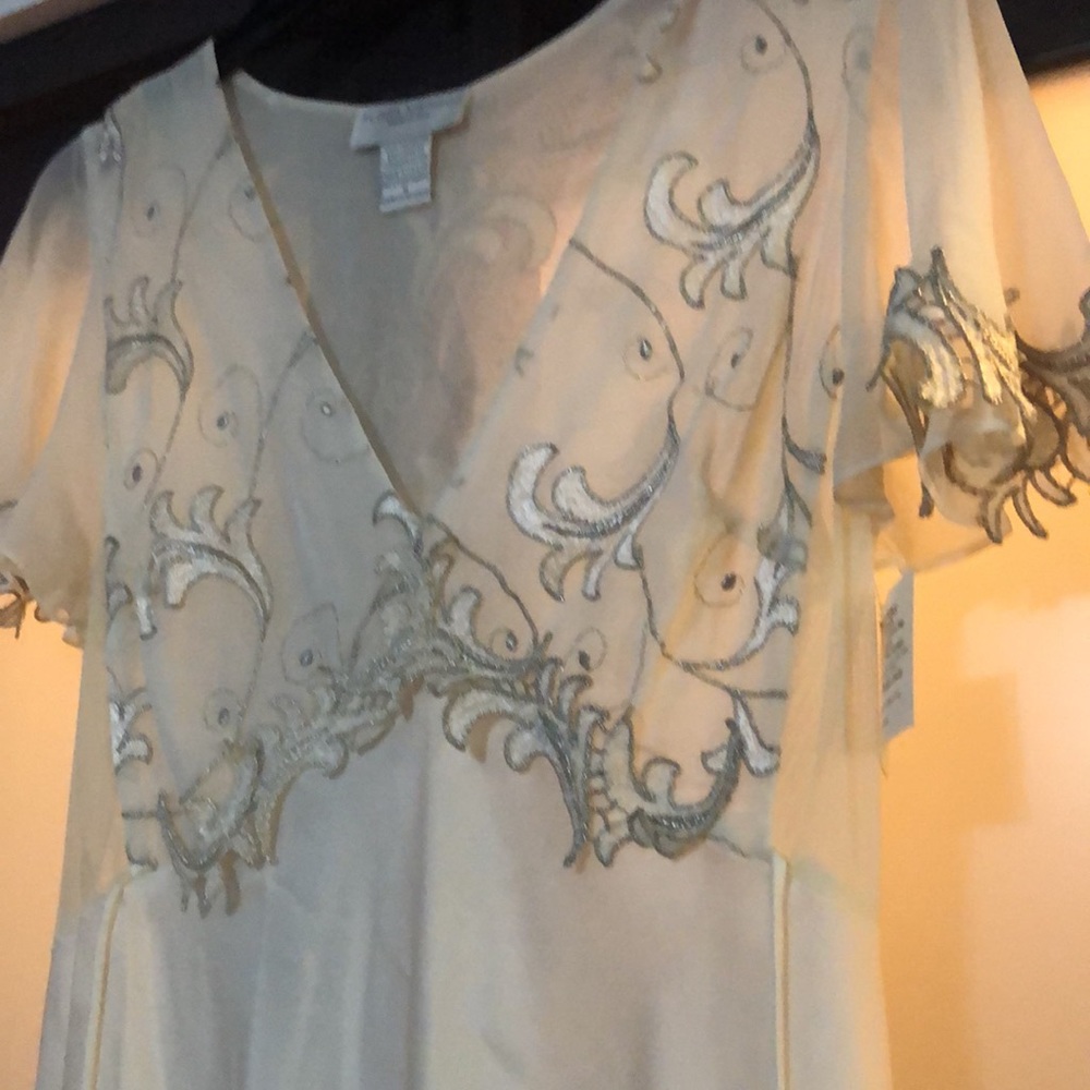 Long Gown - Picture 2 of 11